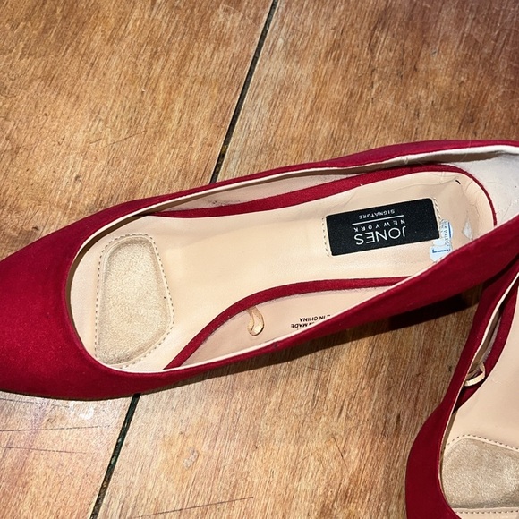 Retro Red Velvet Mod Heels with Metallic Gold Heel - Picture 3 of 7